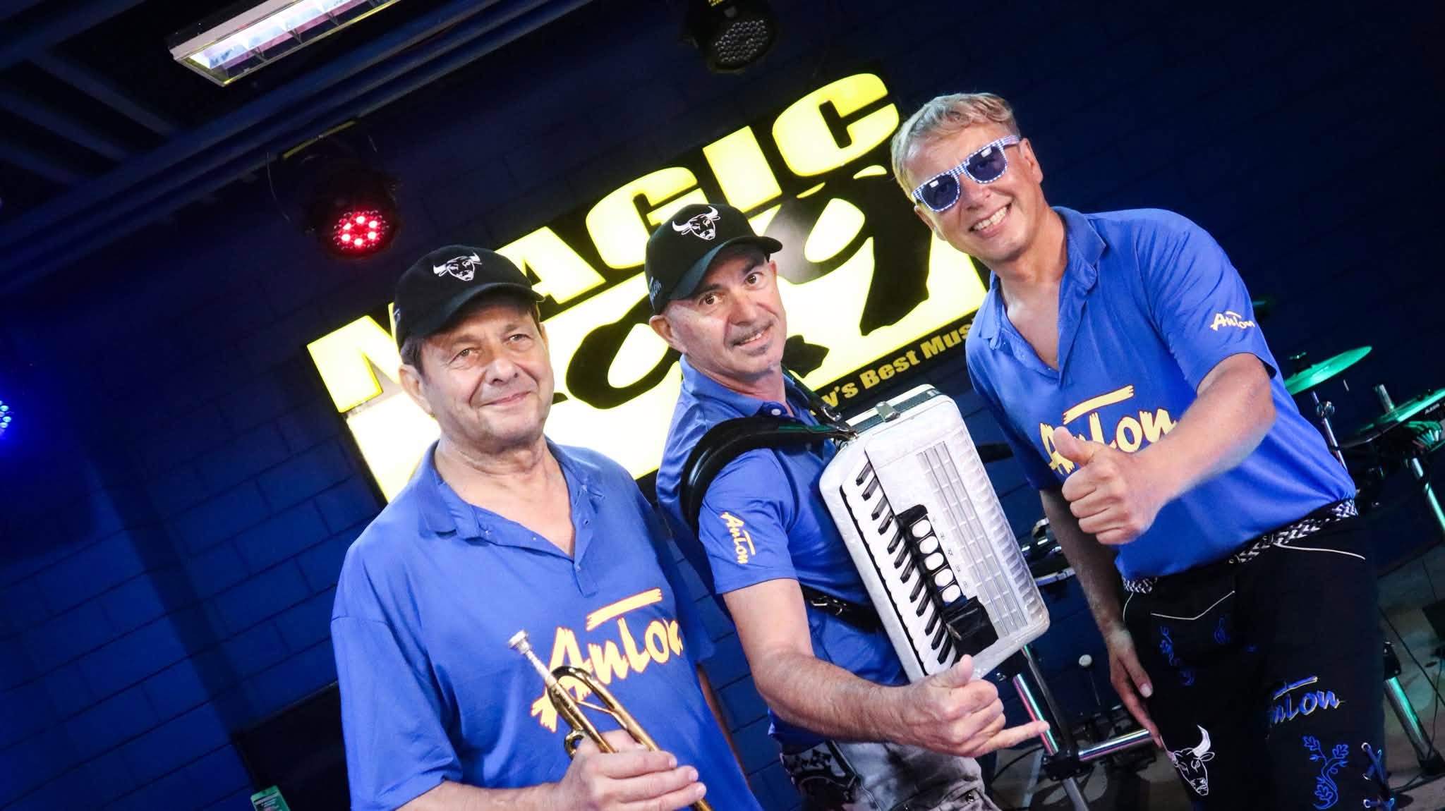 🍺✨ Huge thanks to the AnTon Showband for bringing the ultimate Oktoberfest vibes to Home Stretch! 🎙️🔥
