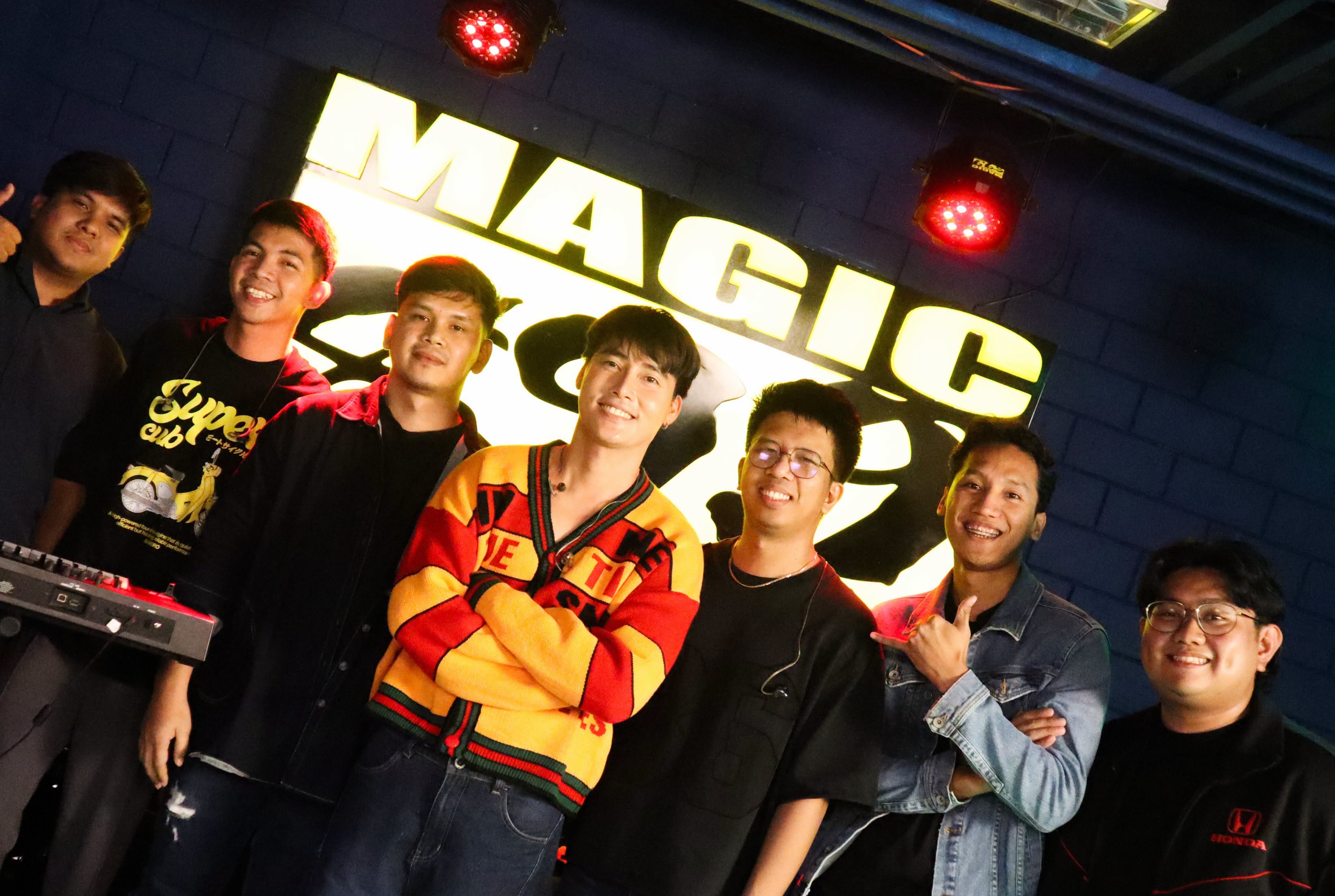 Up-and-coming vibes for your Thursday evening! 🎸⚡